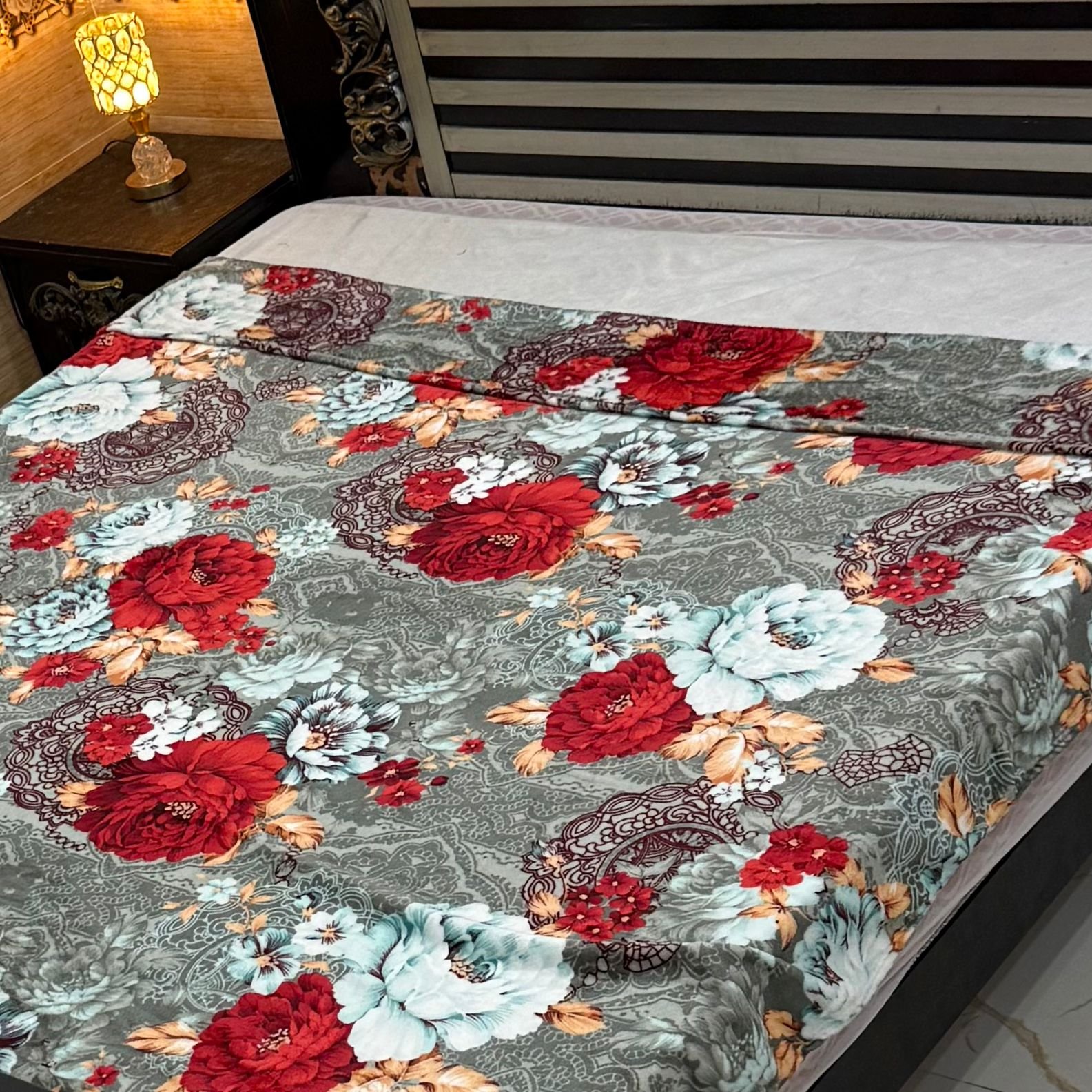 Floral Fantasy AC Blanket - Vibrant Comfort
