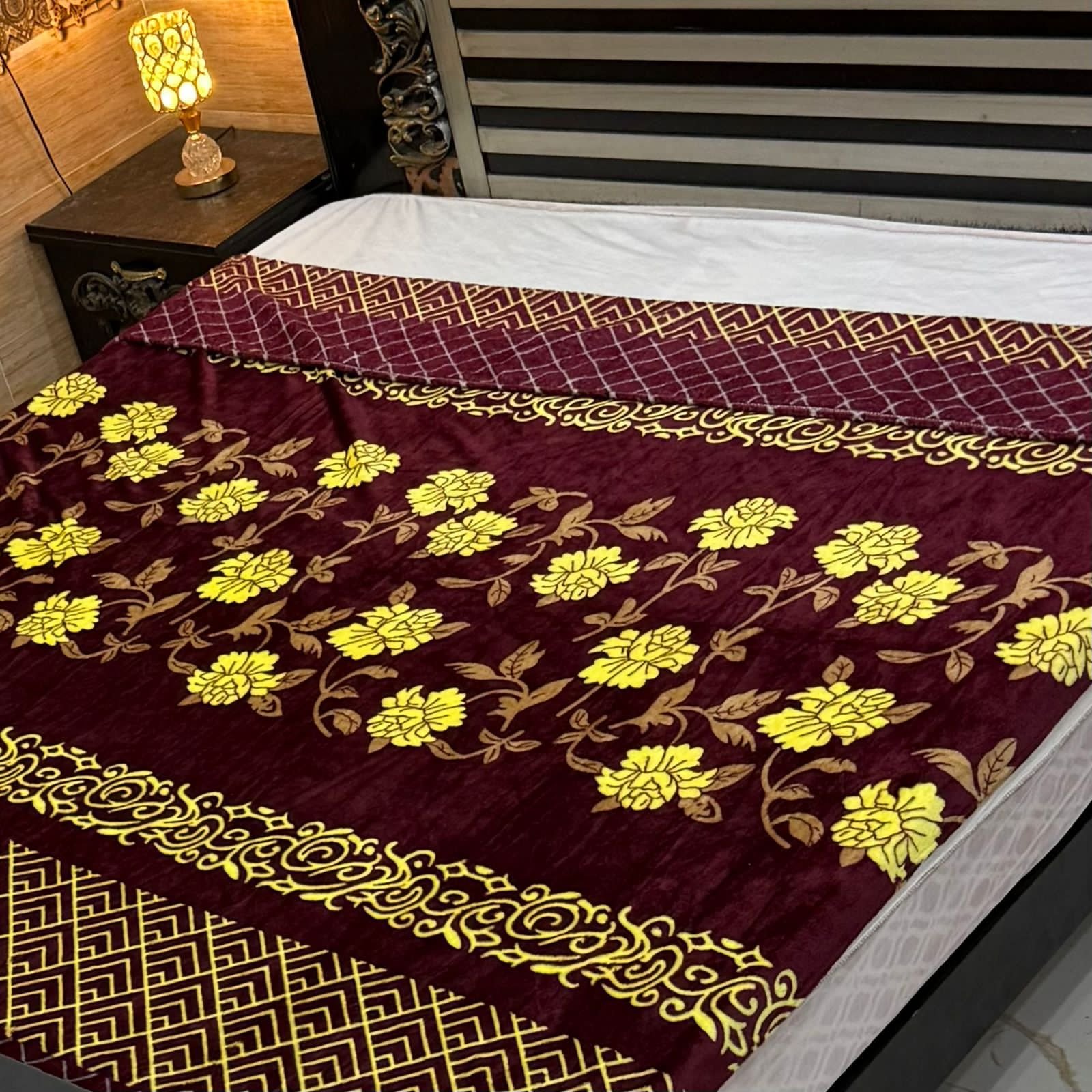 Golden Bloom AC Blanket - Luxurious Floral Warmth
